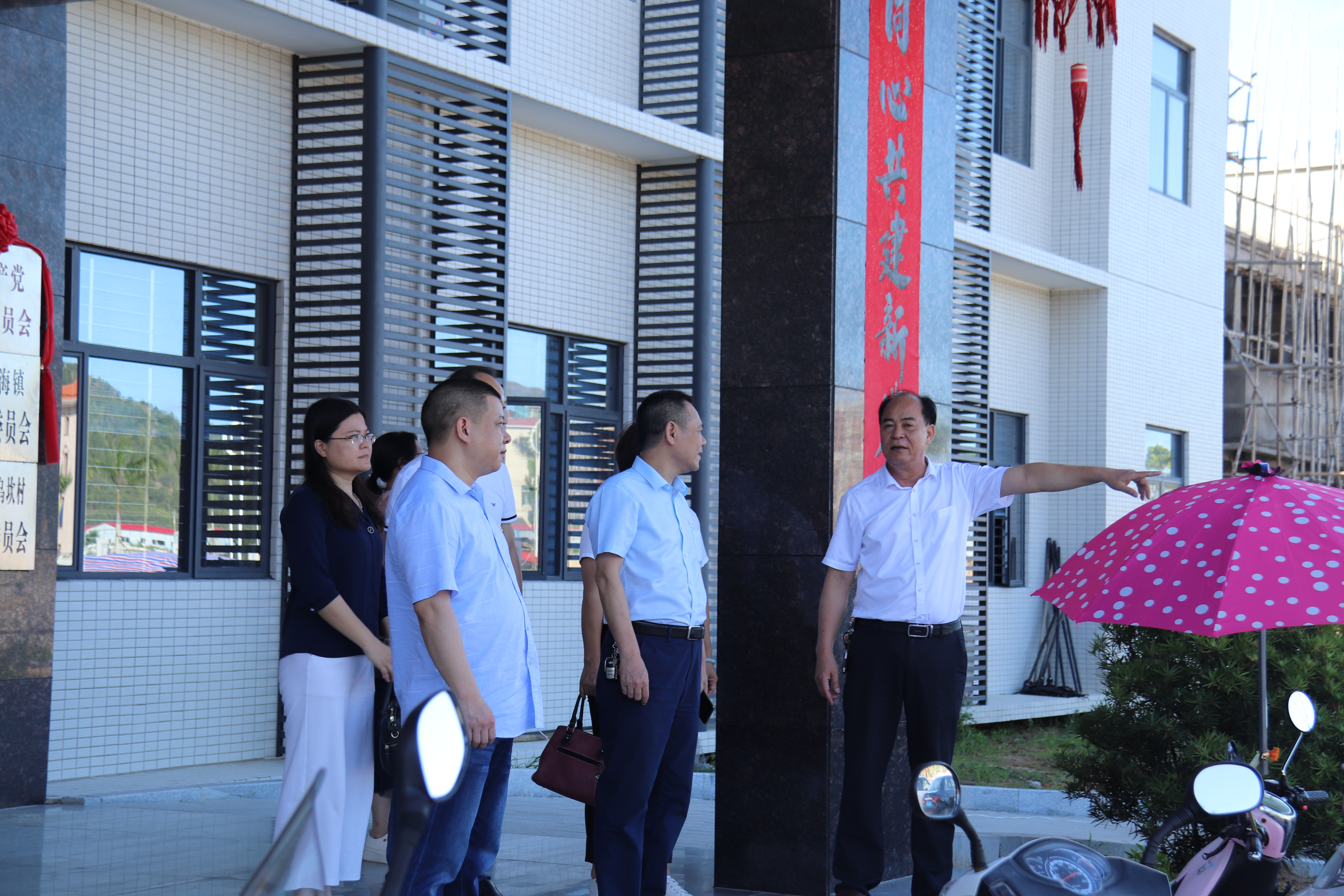 中共陸豐市自然資源局機(jī)關(guān)委員會到東海鎮(zhèn)烏坎村開展“雙報到、雙服務(wù)”工作 3.jpg